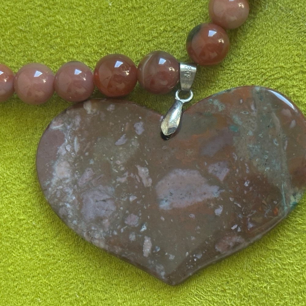 HEART Statement Pendant Necklace in 19KP, Marbled Red, Large Beads - Picture 5 of 10